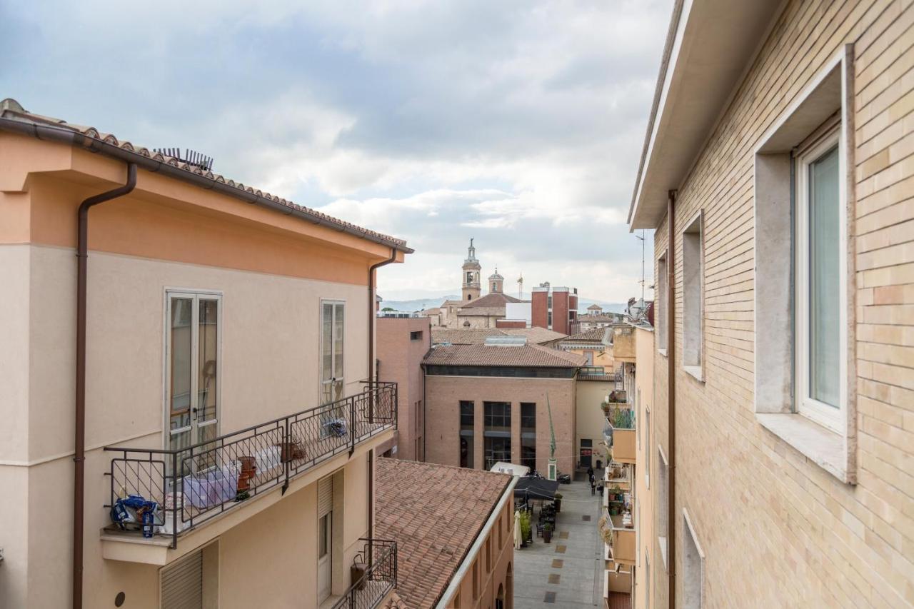 Bilocale Vega by Appartamenti Petrucci Foligno Exterior photo